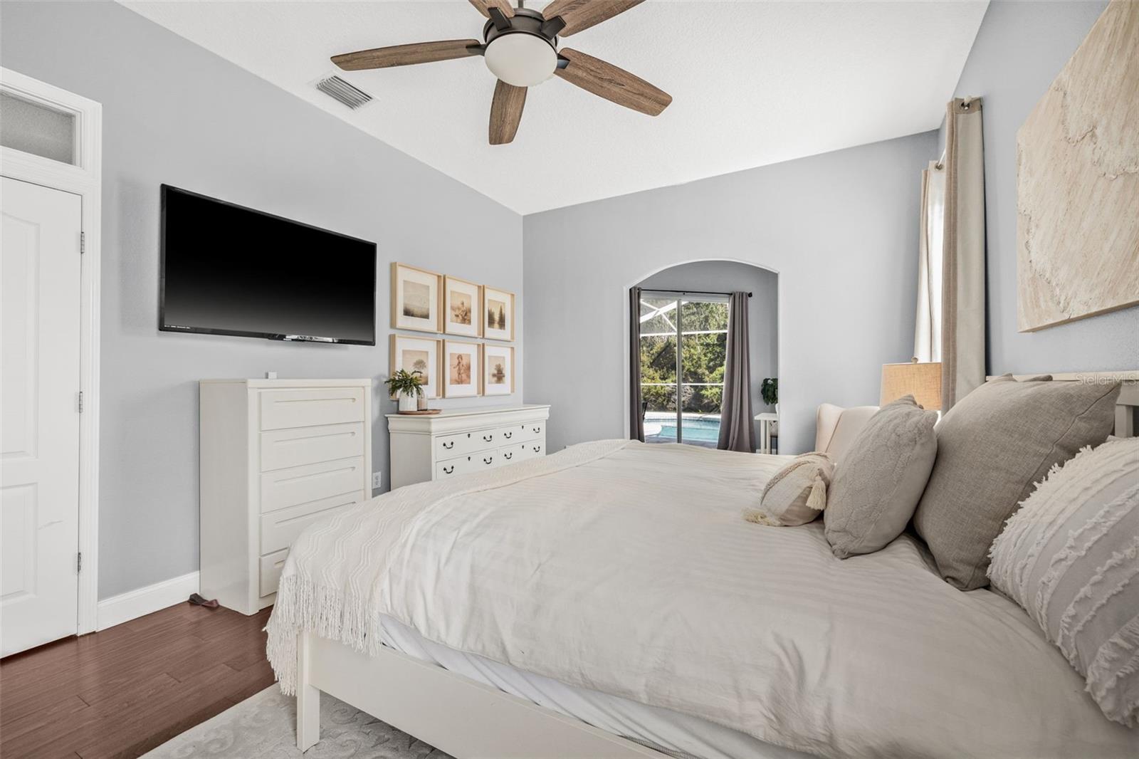 Image 23 of 49 For 25053 Winslow Way