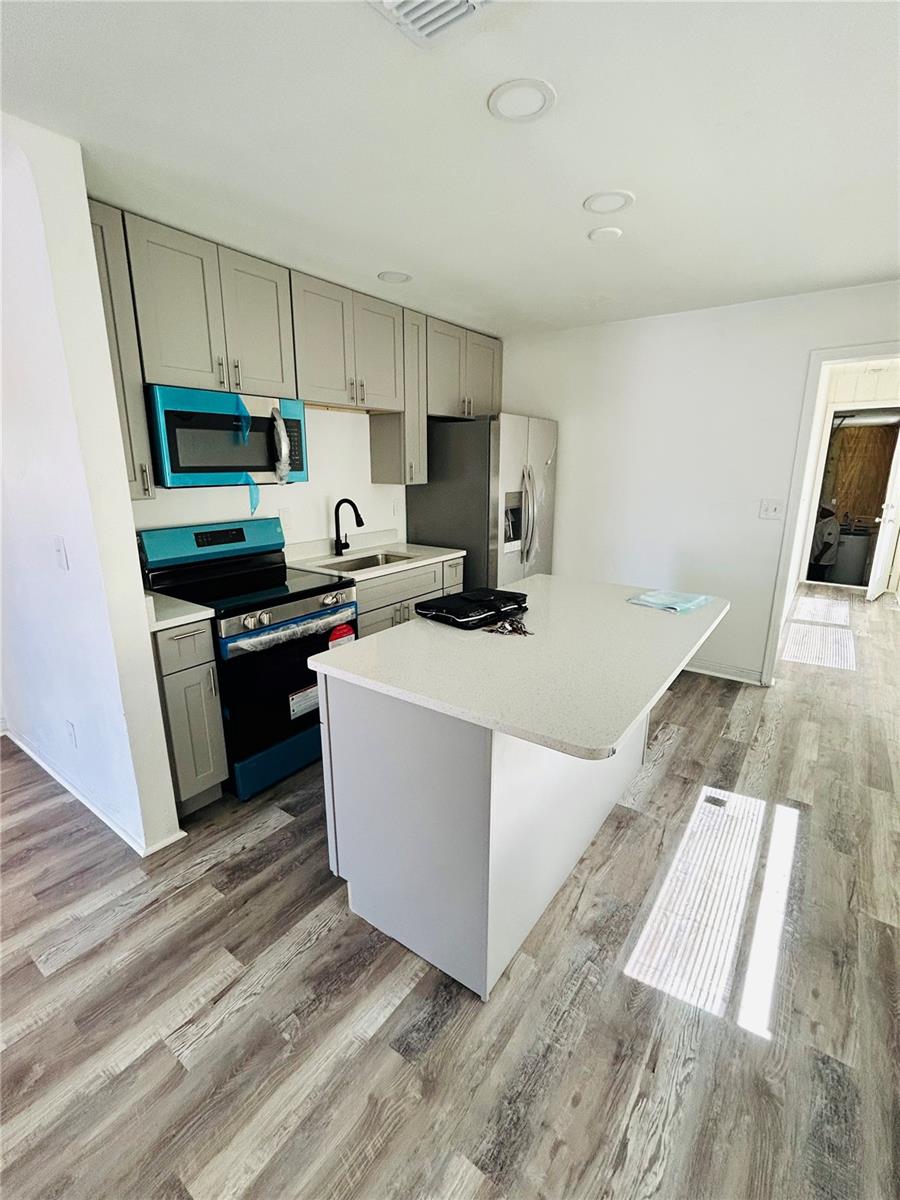 Image 3 of 11 For 2506 Auburn Street S