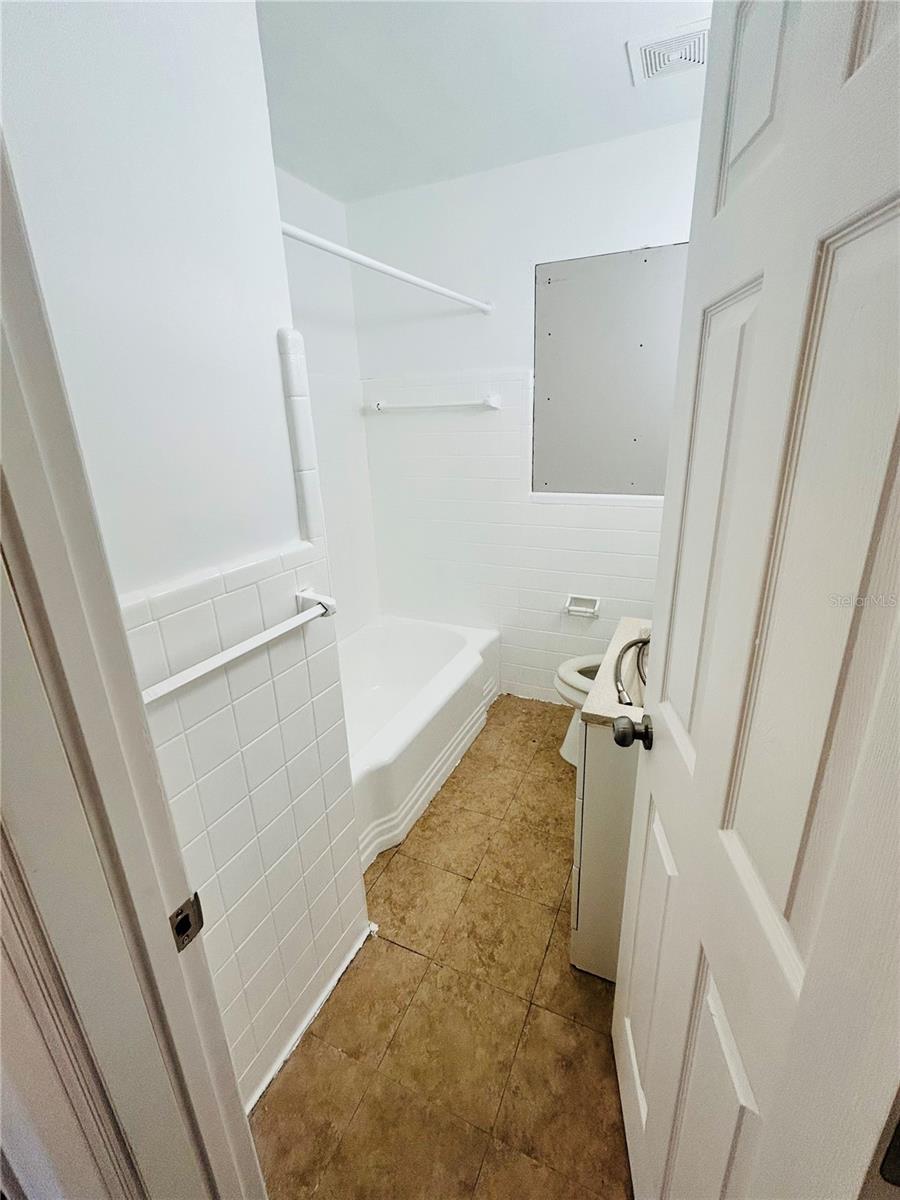 Image 8 of 11 For 2506 Auburn Street S