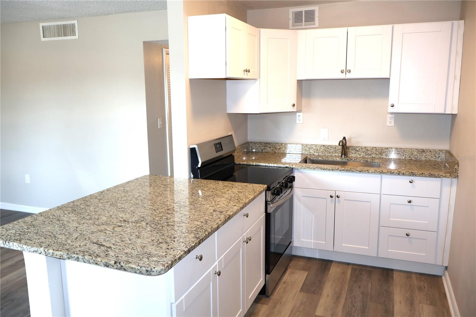 Image 3 of 12 For 6370 1st Street N 206