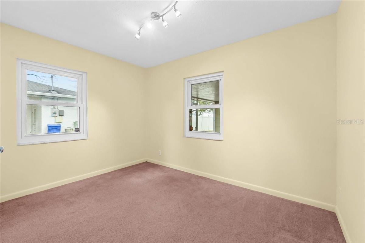 Image 11 of 25 For 1806 19th Avenue W