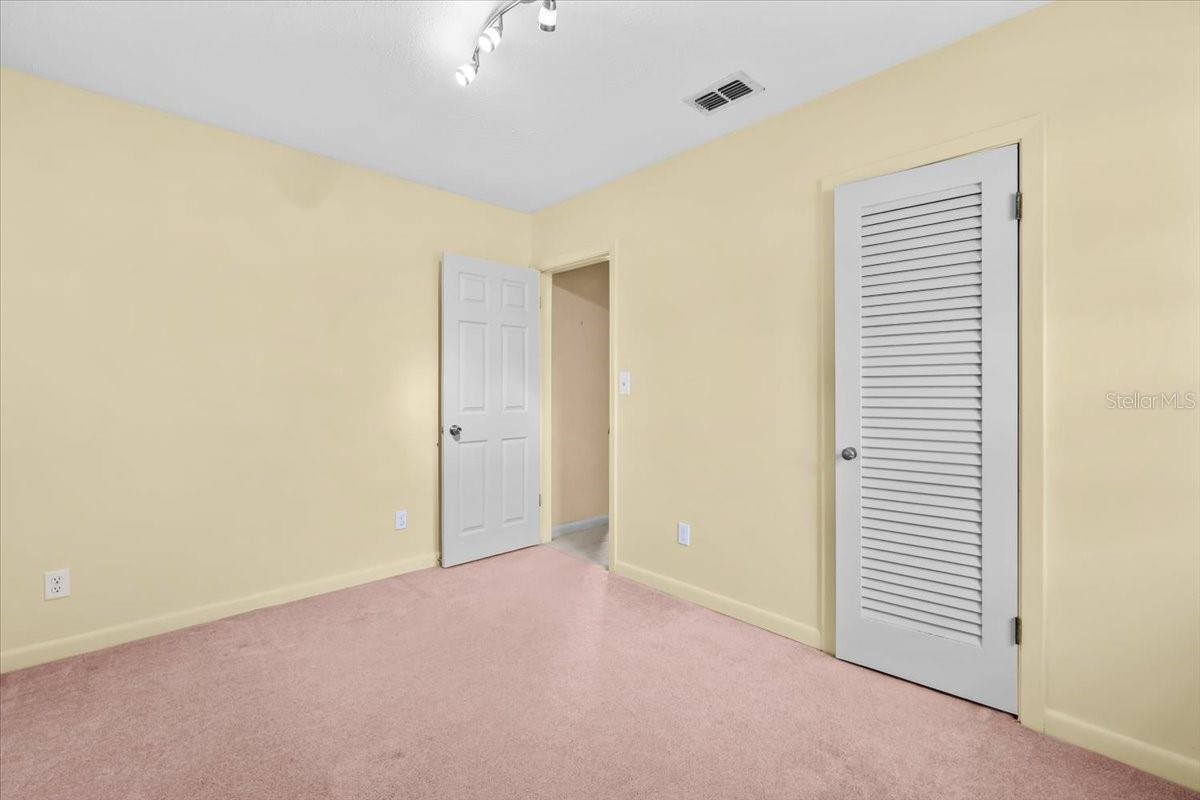 Image 12 of 25 For 1806 19th Avenue W