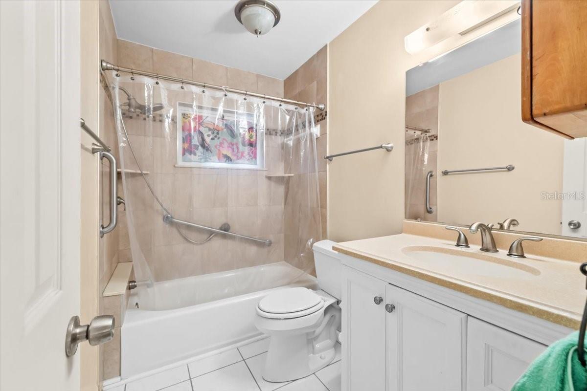 Image 16 of 25 For 1806 19th Avenue W