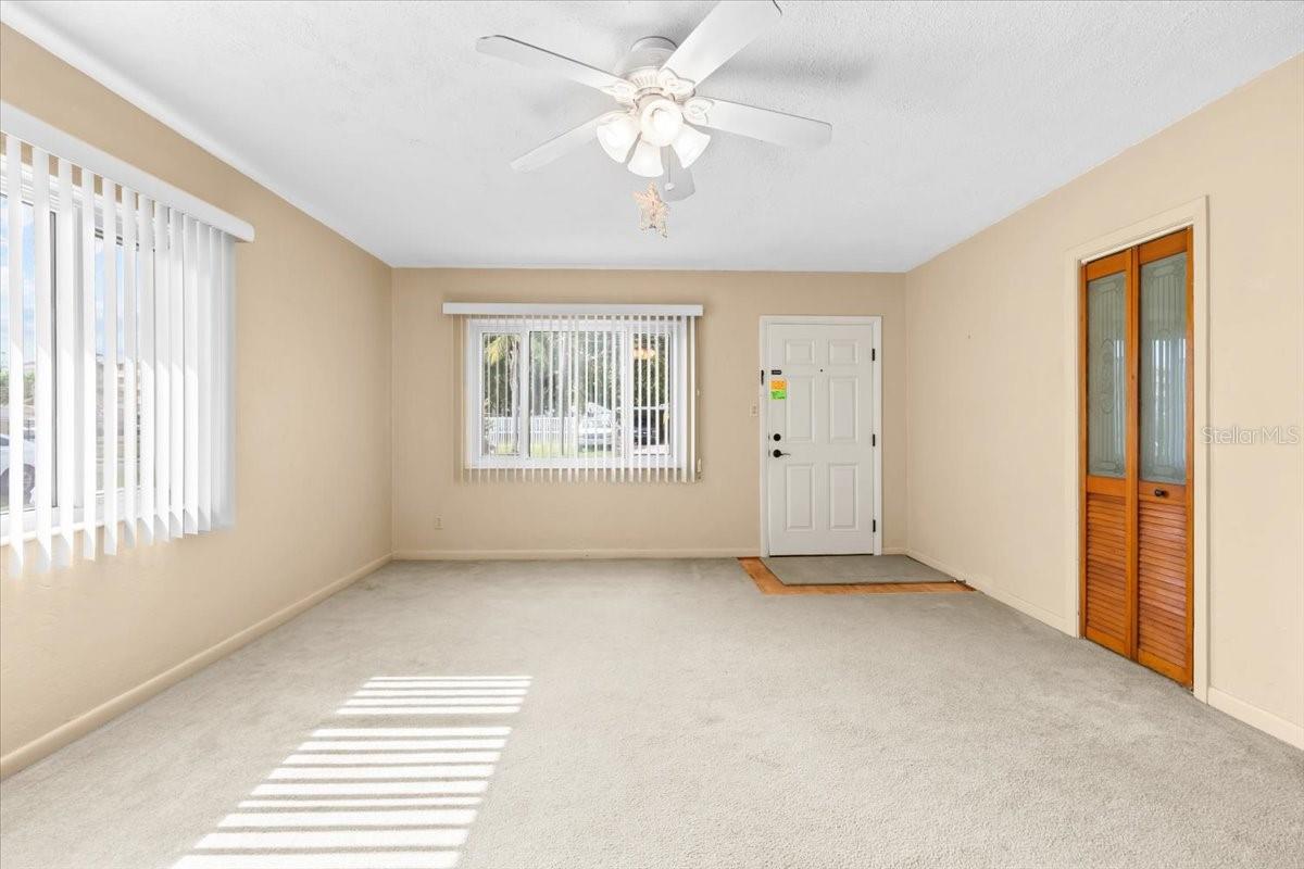 Image 4 of 25 For 1806 19th Avenue W