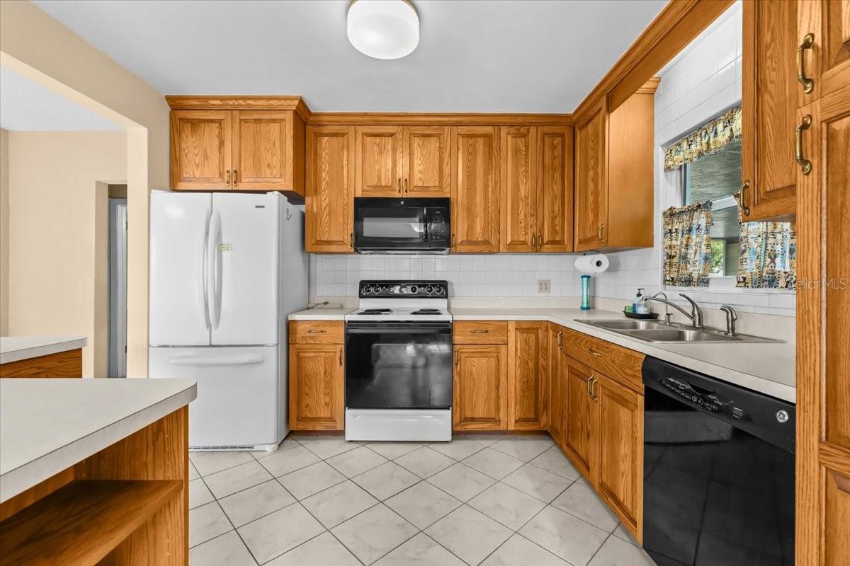 Image 7 of 25 For 1806 19th Avenue W