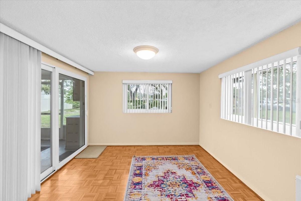 Image 8 of 25 For 1806 19th Avenue W