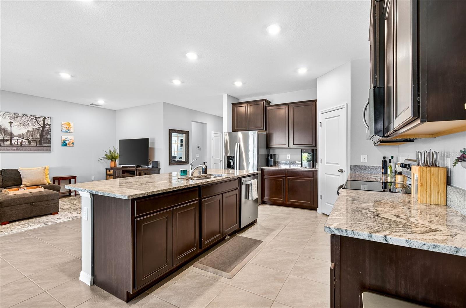 Listing photo id 11 for 8382 Bower Bass Circle