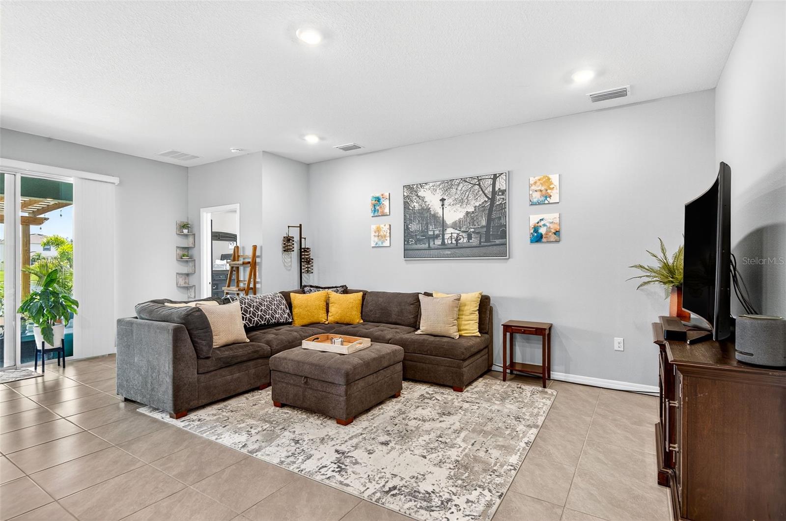 Listing photo id 13 for 8382 Bower Bass Circle