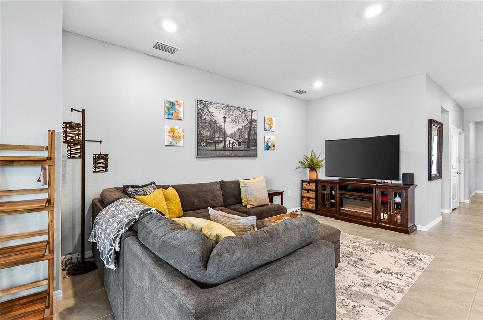 Listing photo id 15 for 8382 Bower Bass Circle