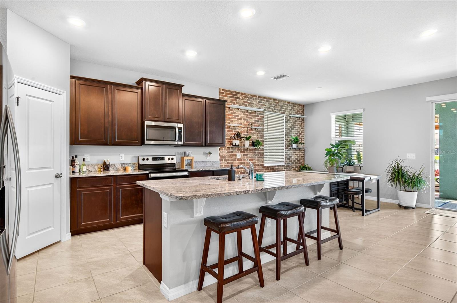 Listing photo id 7 for 8382 Bower Bass Circle