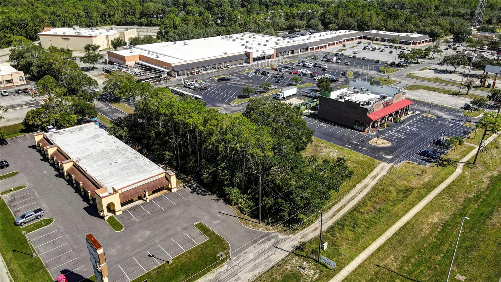 Listing photo id 8 for 3003 Commercial Way