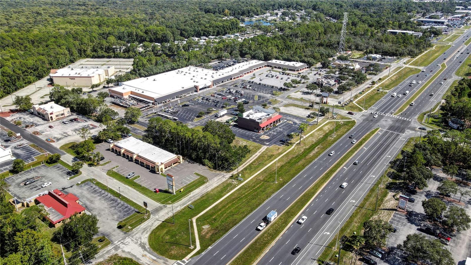 Listing photo id 9 for 3003 Commercial Way