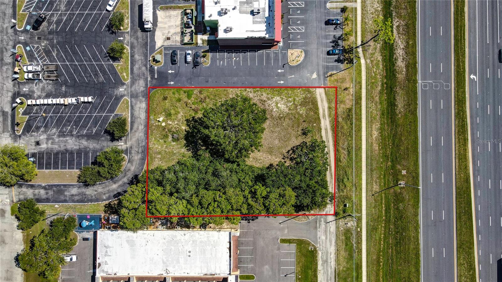 Listing photo id 0 for 3003 Commercial Way