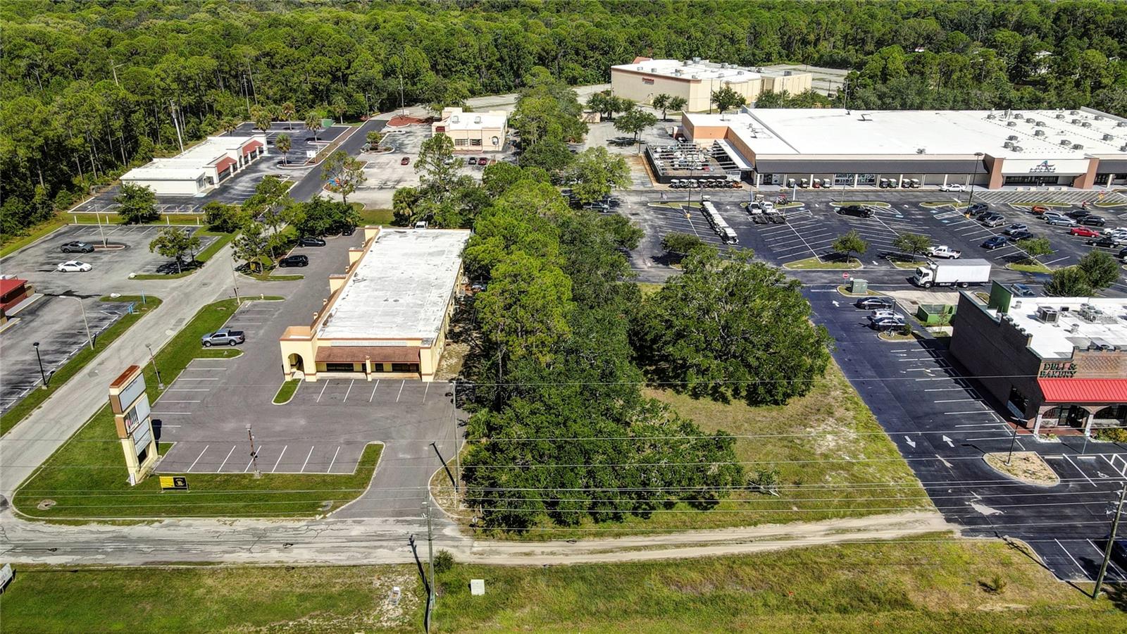 Listing photo id 2 for 3003 Commercial Way