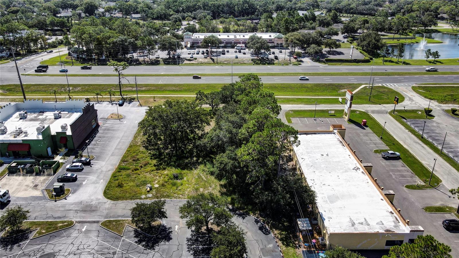Listing photo id 5 for 3003 Commercial Way