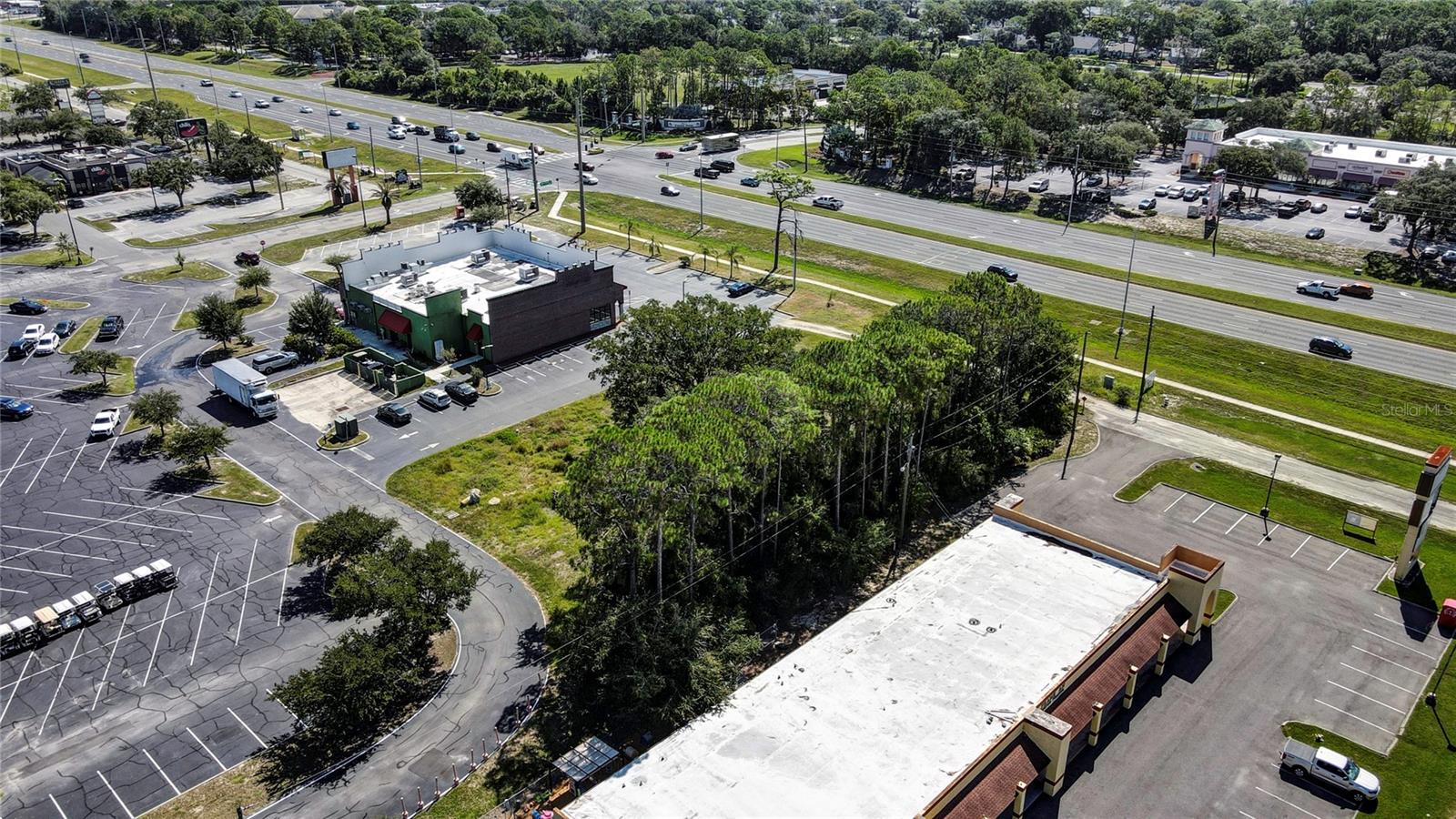 Listing photo id 6 for 3003 Commercial Way