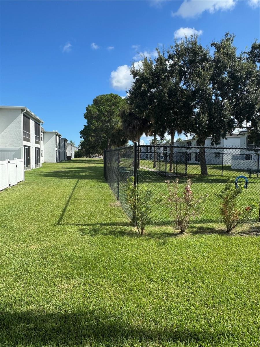 Listing photo id 15 for 9920 Grace Drive 8