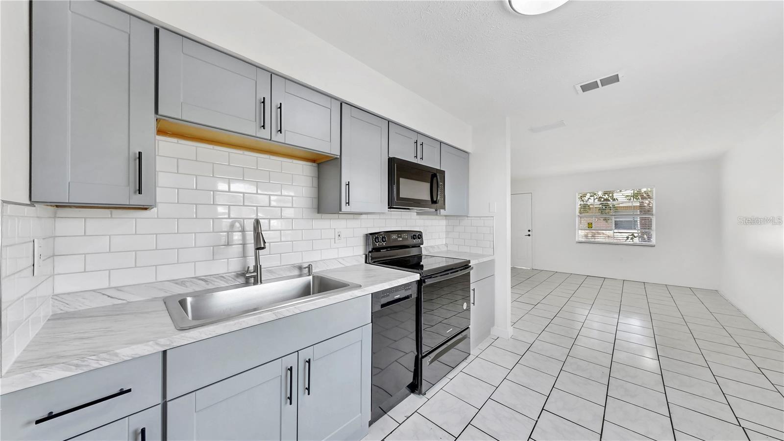 Image 2 of 10 For 1204 Seneca Avenue A