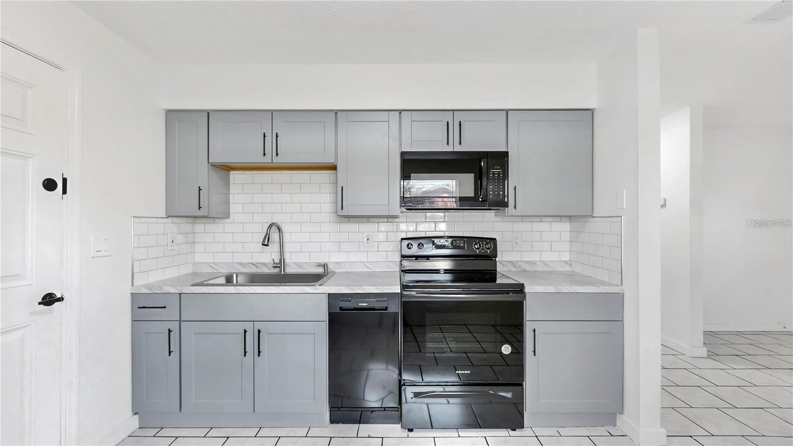 Image 6 of 10 For 1204 Seneca Avenue A