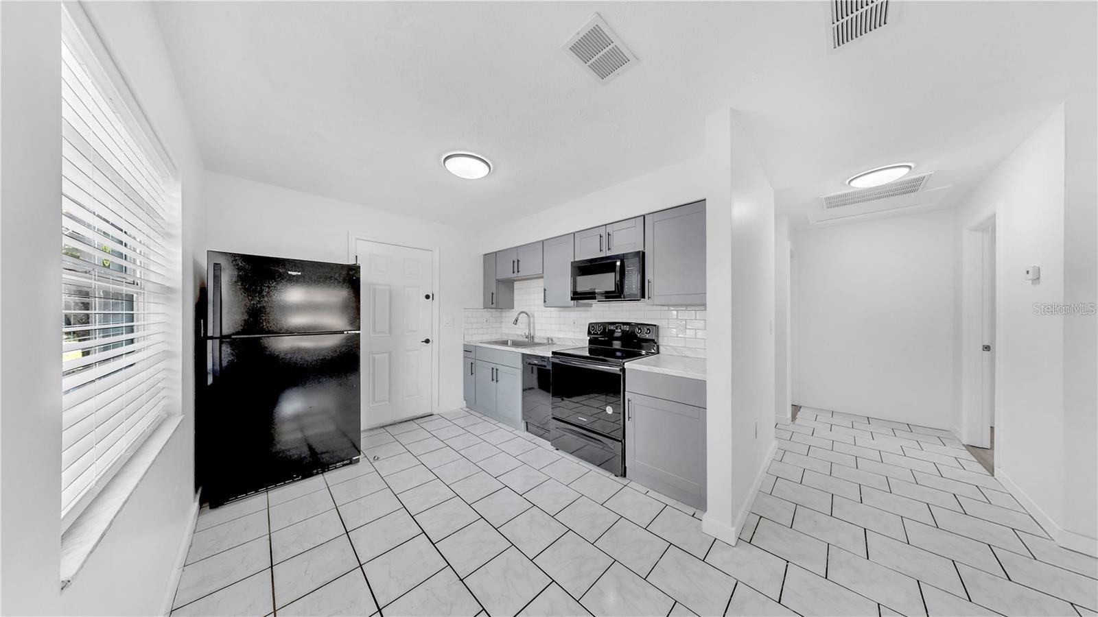 Image 7 of 10 For 1204 Seneca Avenue A