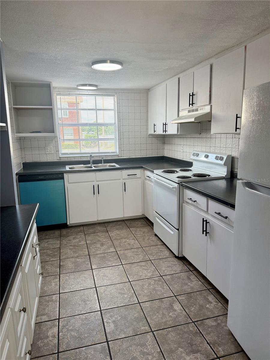 Image 6 of 16 For 1920 Edgewood Drive E1