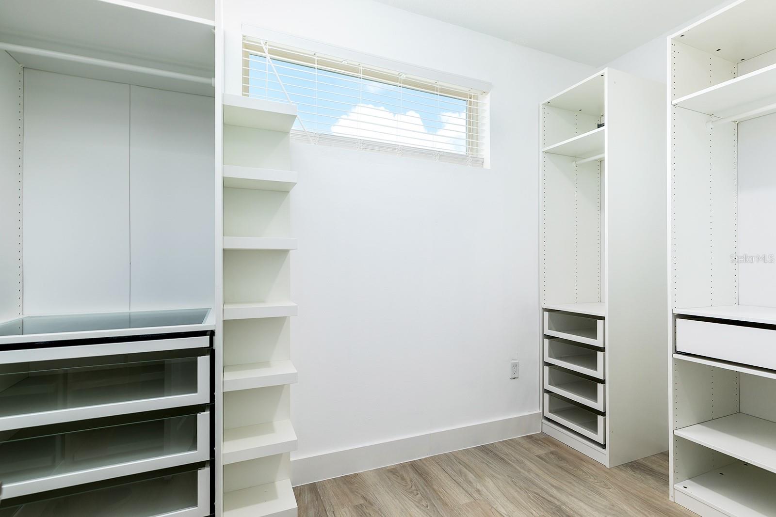 Image 23 of 35 For 10125 Henbury Street