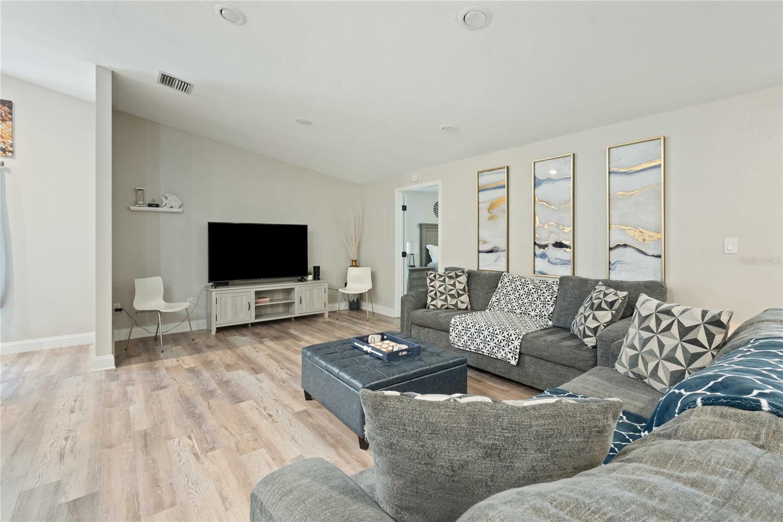 Image 5 of 50 For 1646 Castlewood Lane