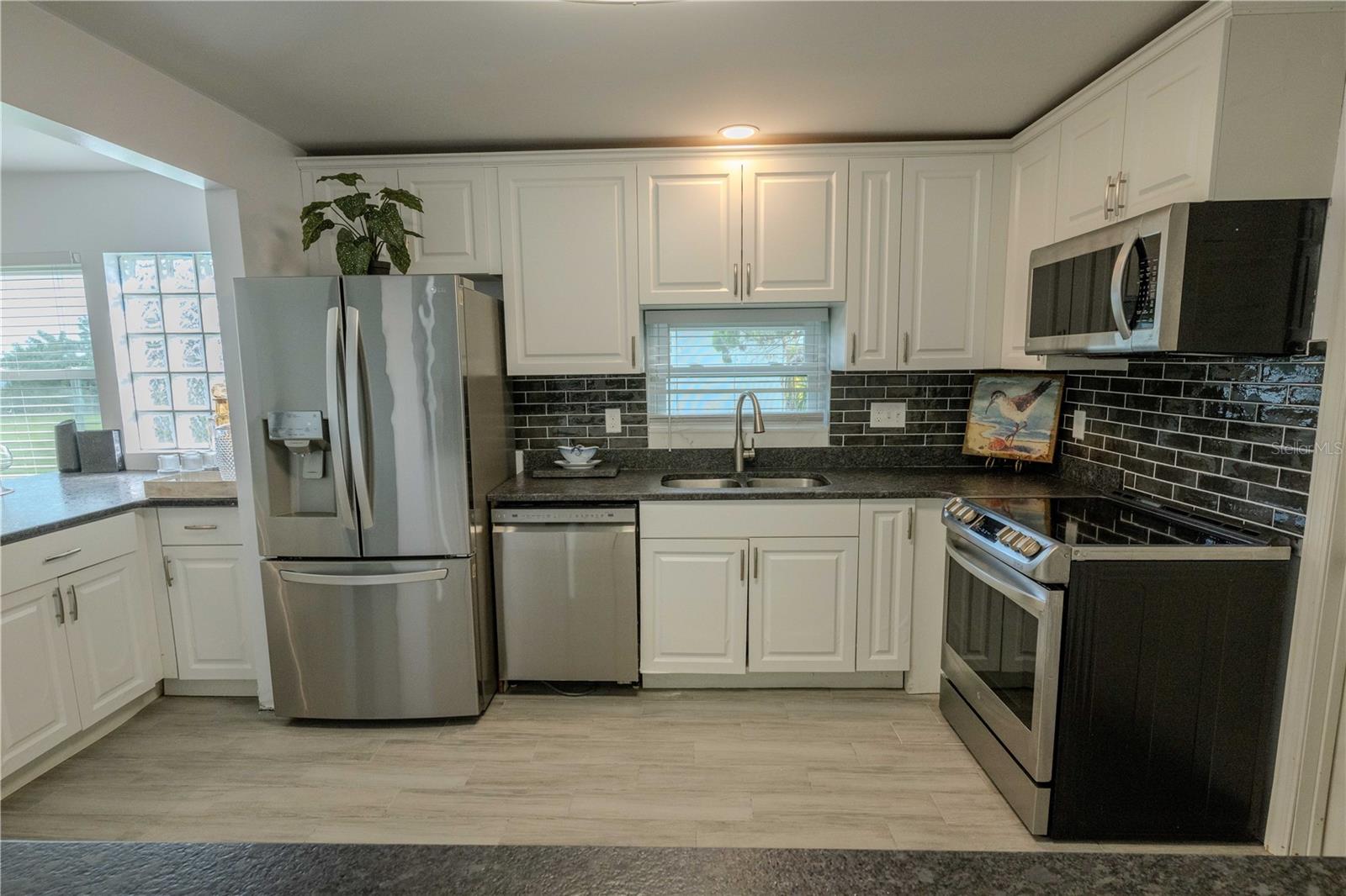 Image 11 of 33 For 1101 28th Avenue S