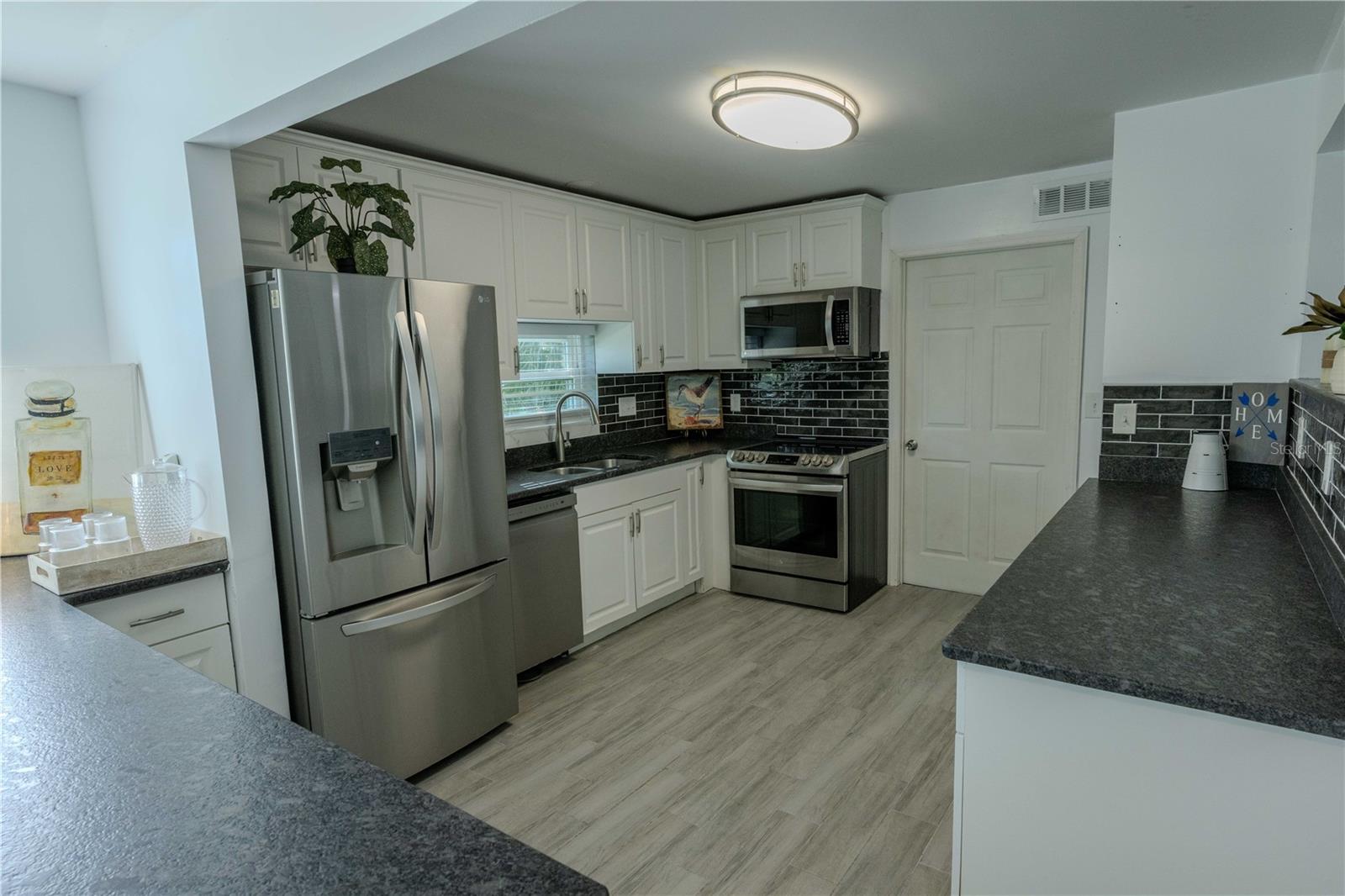 Image 15 of 33 For 1101 28th Avenue S