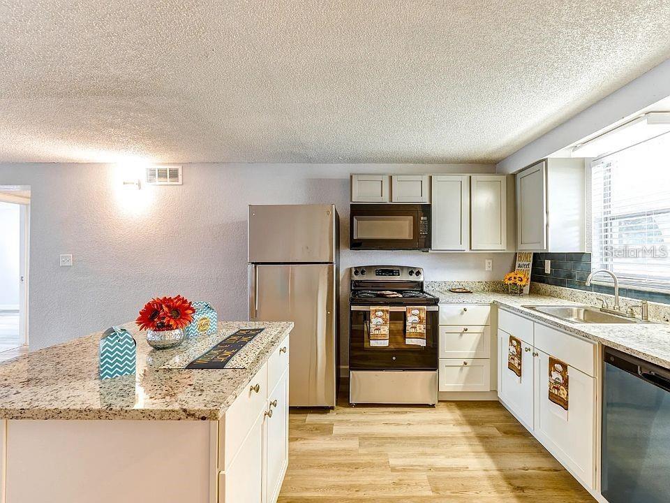 Image 5 of 16 For 9830 Grace Drive 4
