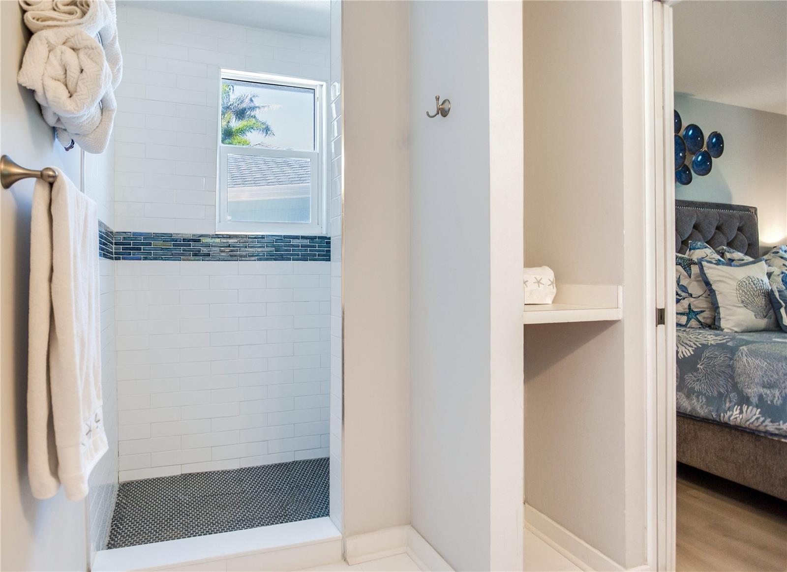 Image 41 of 97 For 17081 Dolphin Drive
