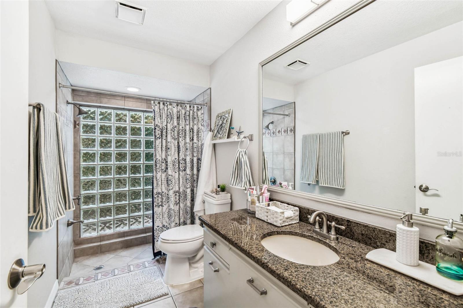 Image 33 of 49 For 5004 Paloma Drive
