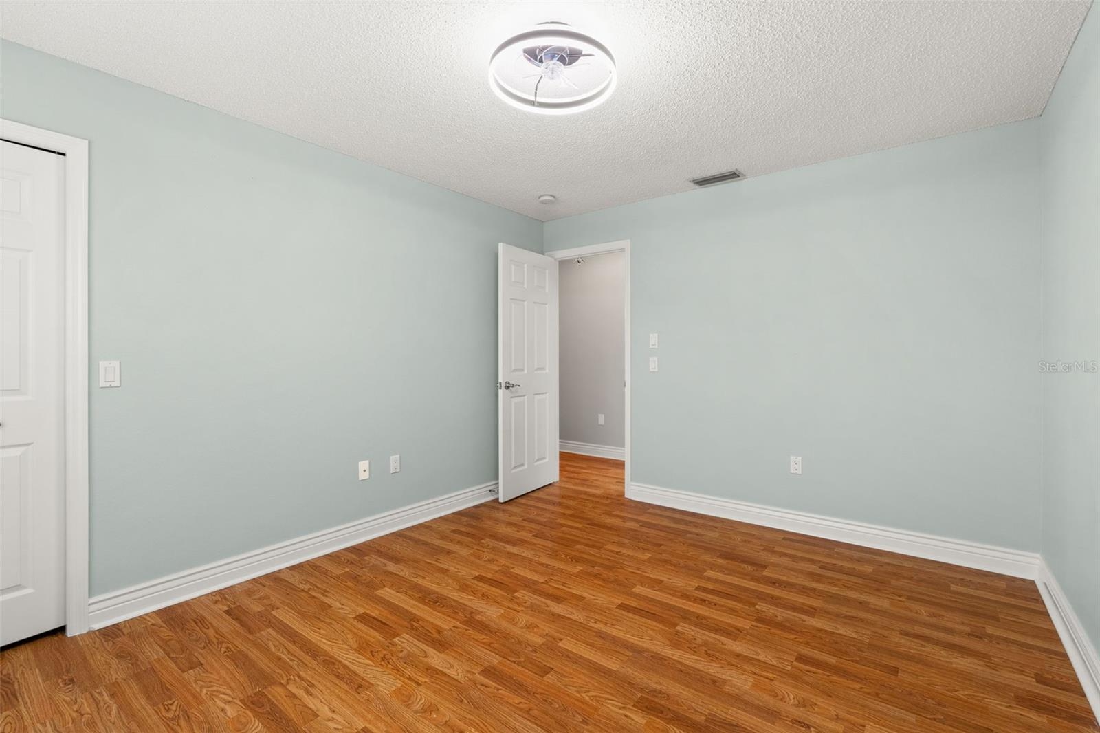 Image 36 of 54 For 18714 Dove Hollow Court