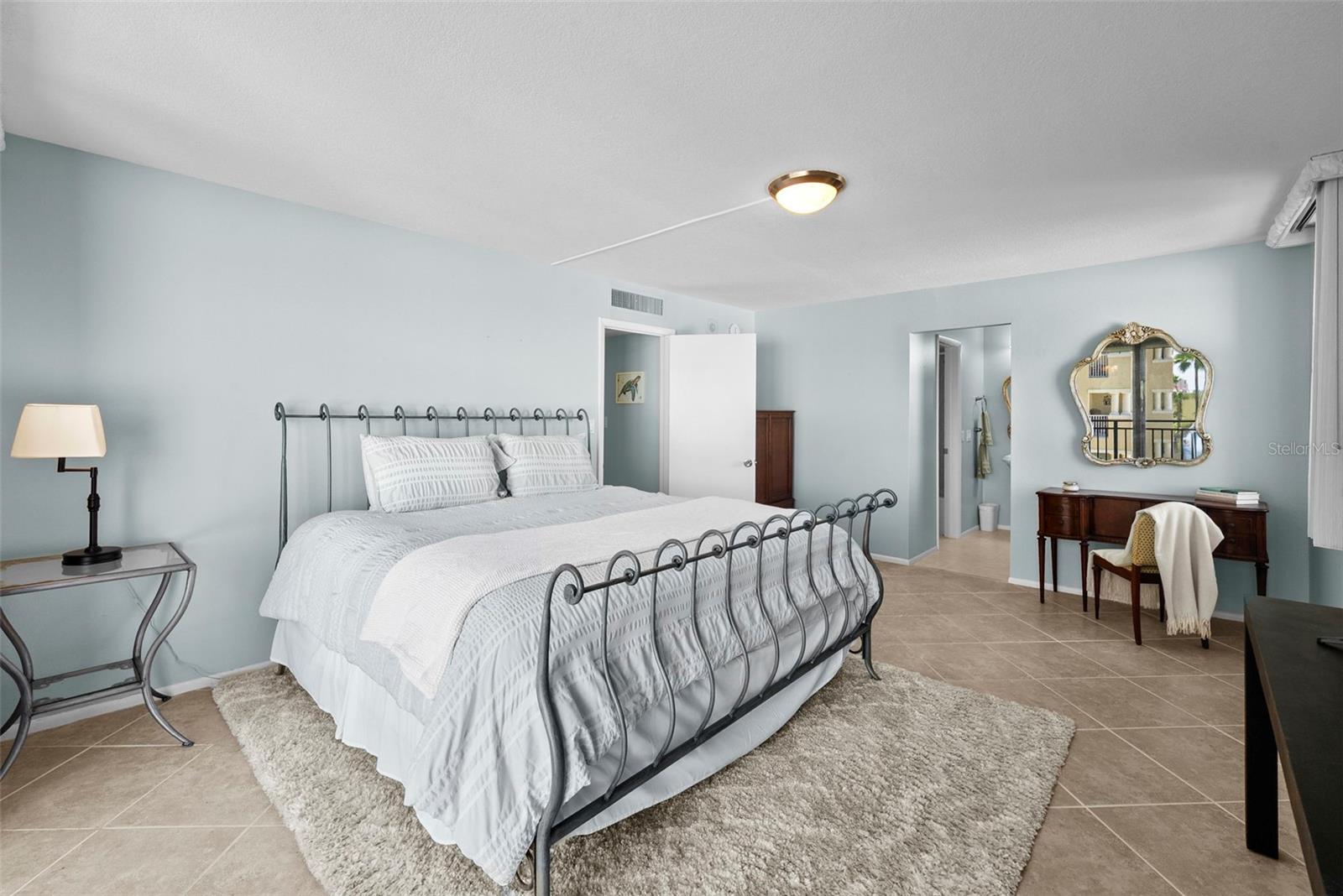 Image 17 of 45 For 1390 Gulf Boulevard 302