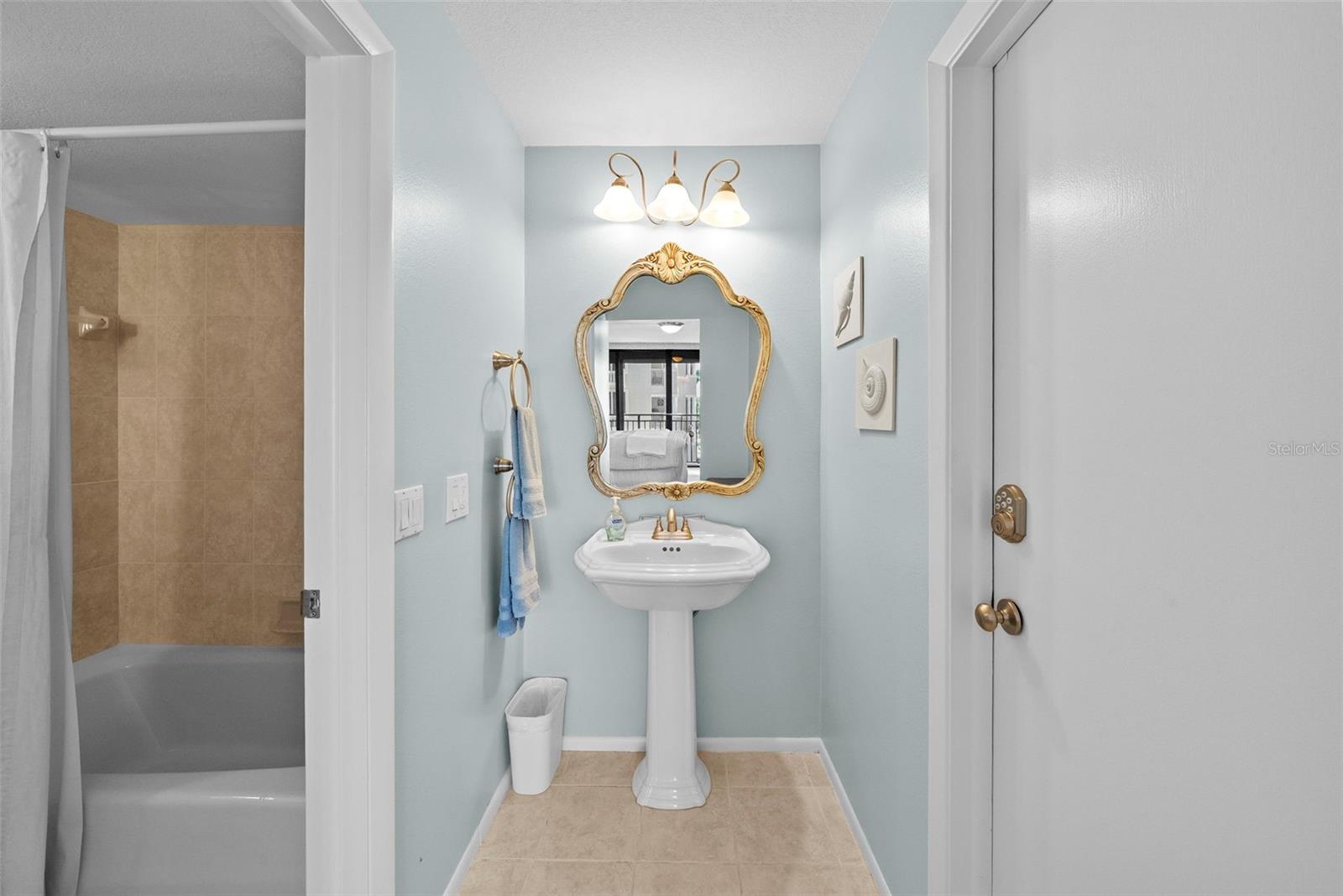 Image 18 of 45 For 1390 Gulf Boulevard 302