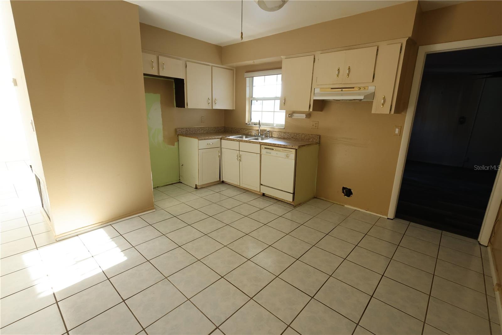 Image 10 of 21 For 6910 Dalkeith Avenue N