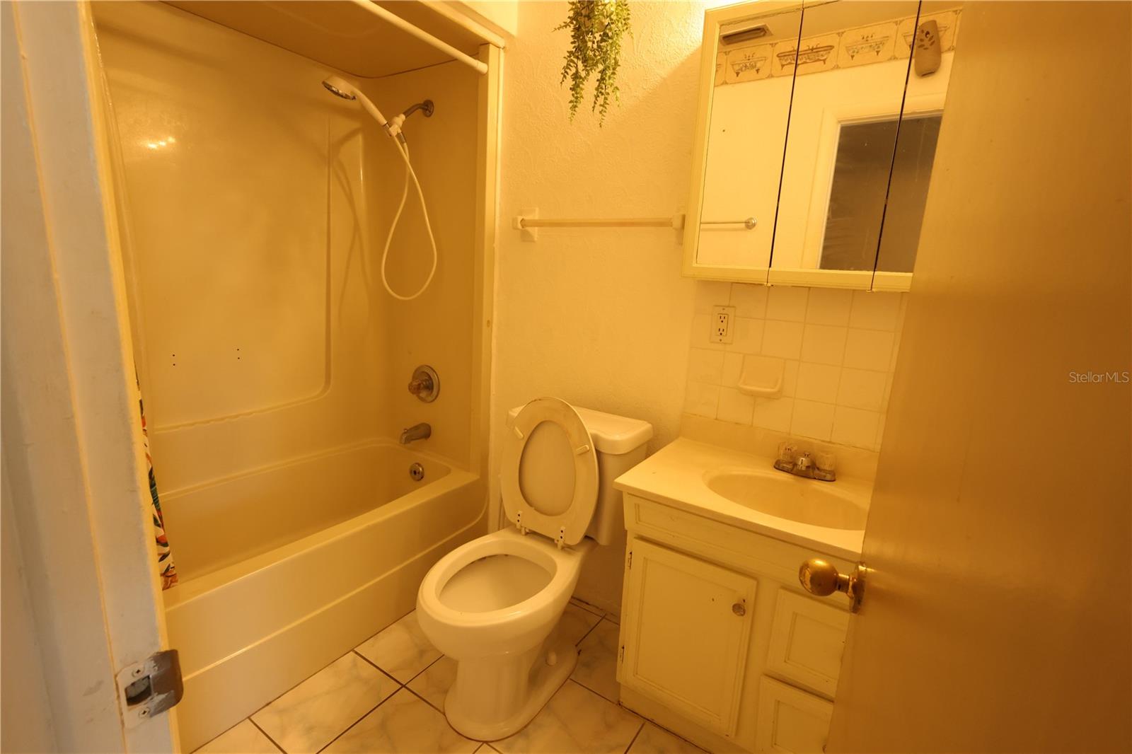 Image 17 of 21 For 6910 Dalkeith Avenue N