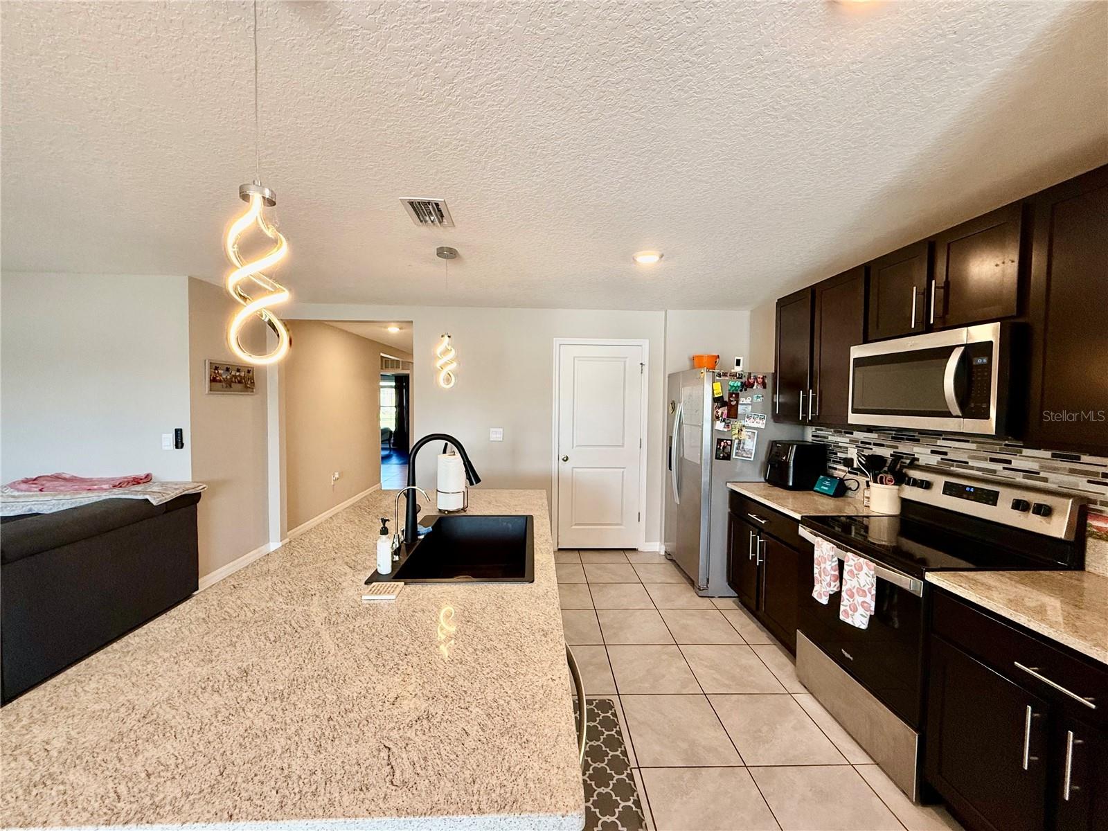 Image 11 of 33 For 16762 Parker River Street