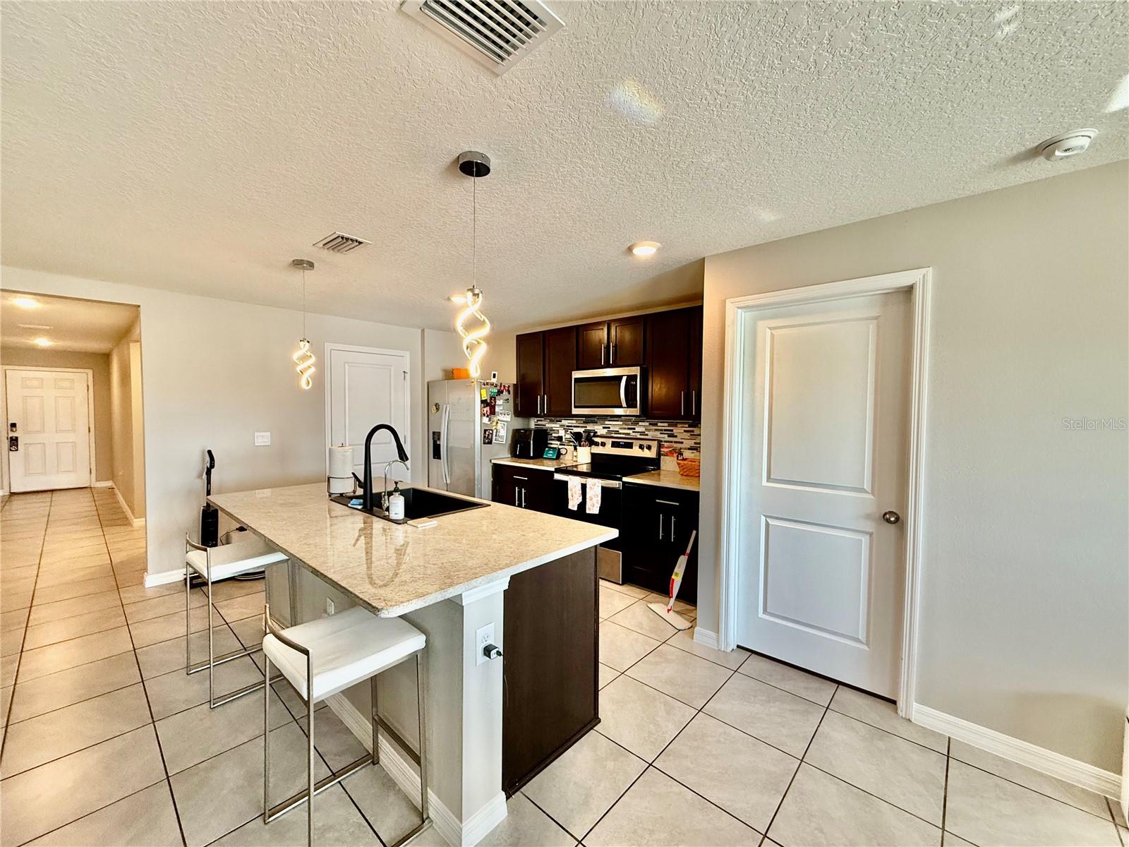 Image 7 of 33 For 16762 Parker River Street