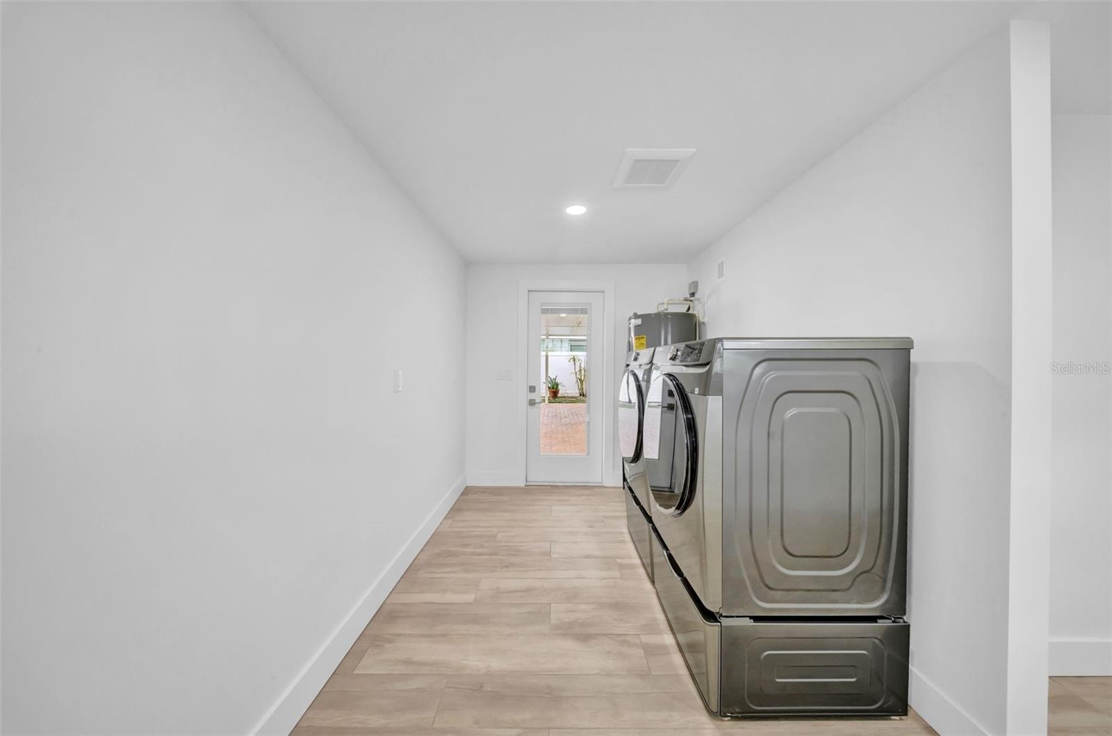 Image 17 of 59 For 2302 Occident Street