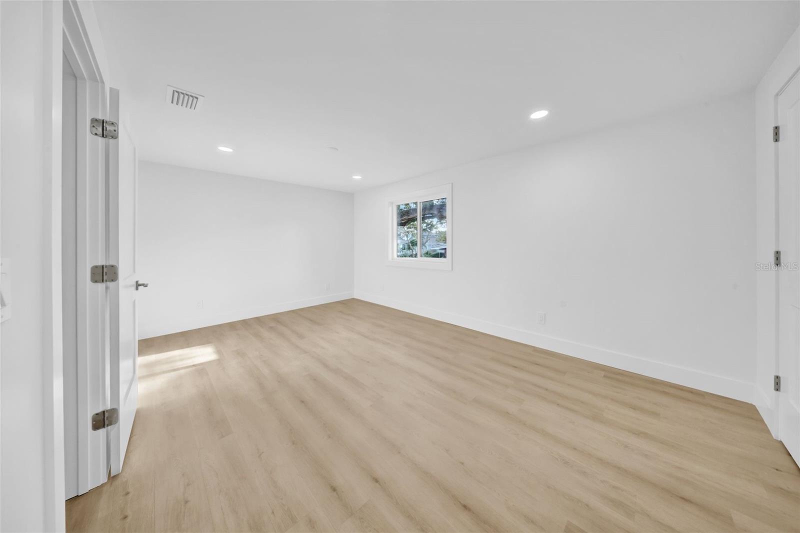 Image 25 of 59 For 2302 Occident Street