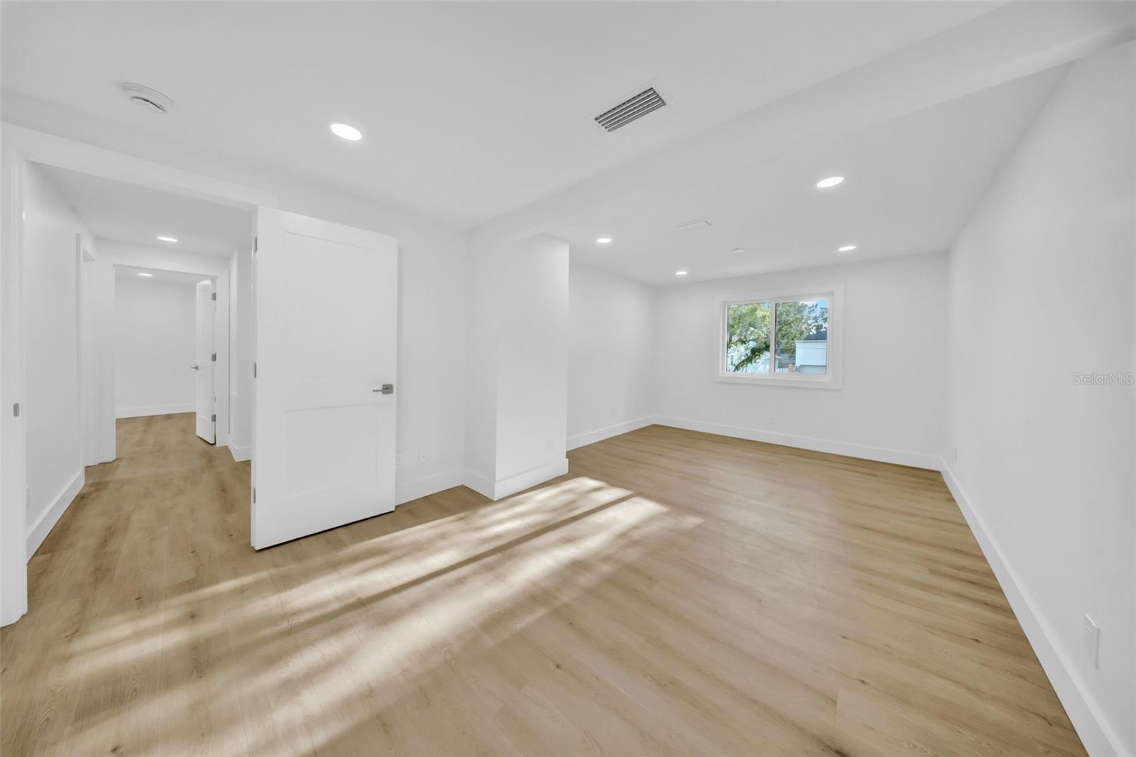 Image 32 of 59 For 2302 Occident Street