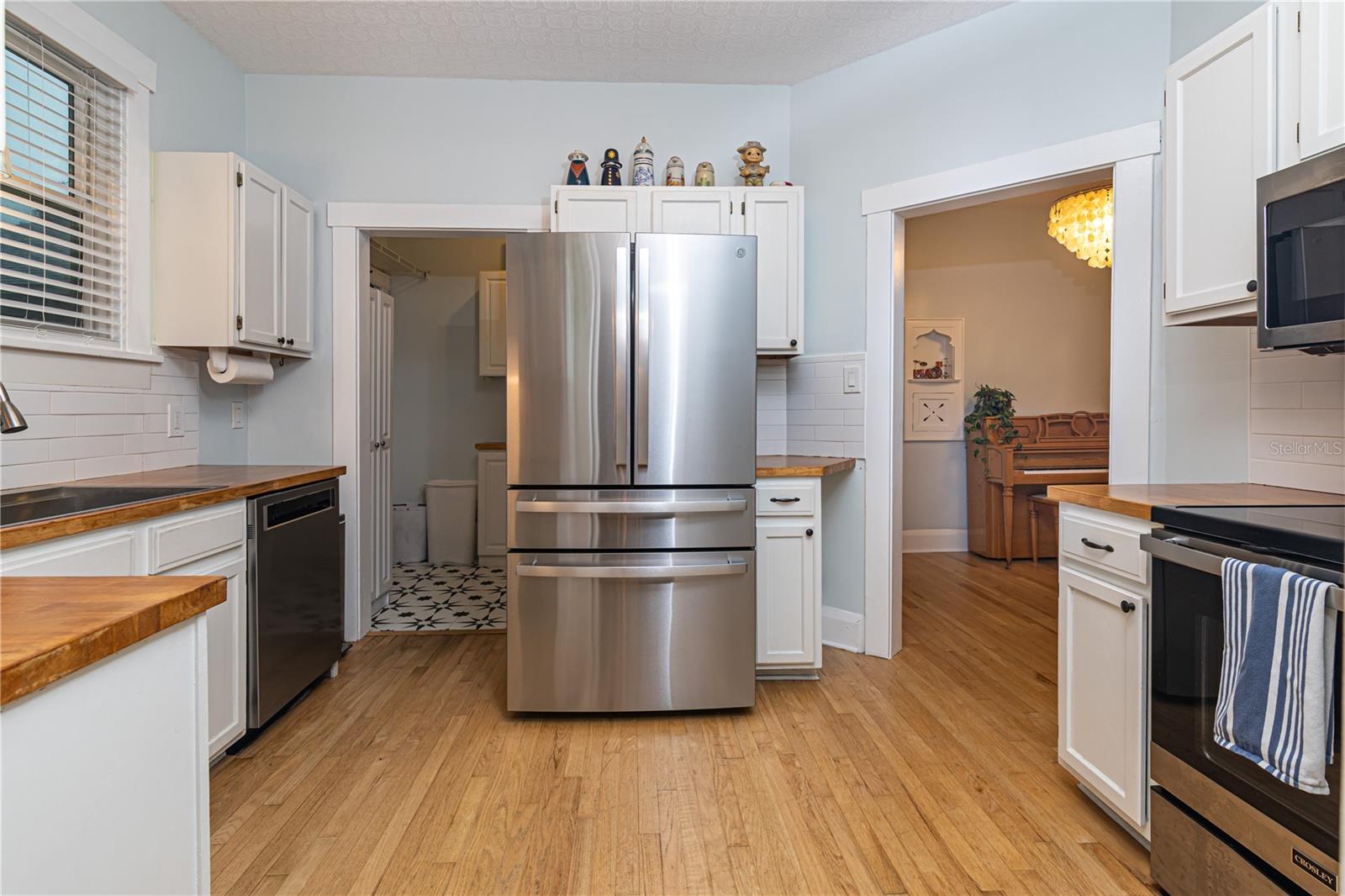 Image 12 of 73 For 804 Hollywood Street