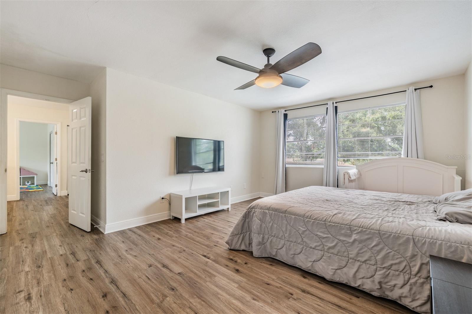 Image 12 of 32 For 5218 Headland Hills Avenue
