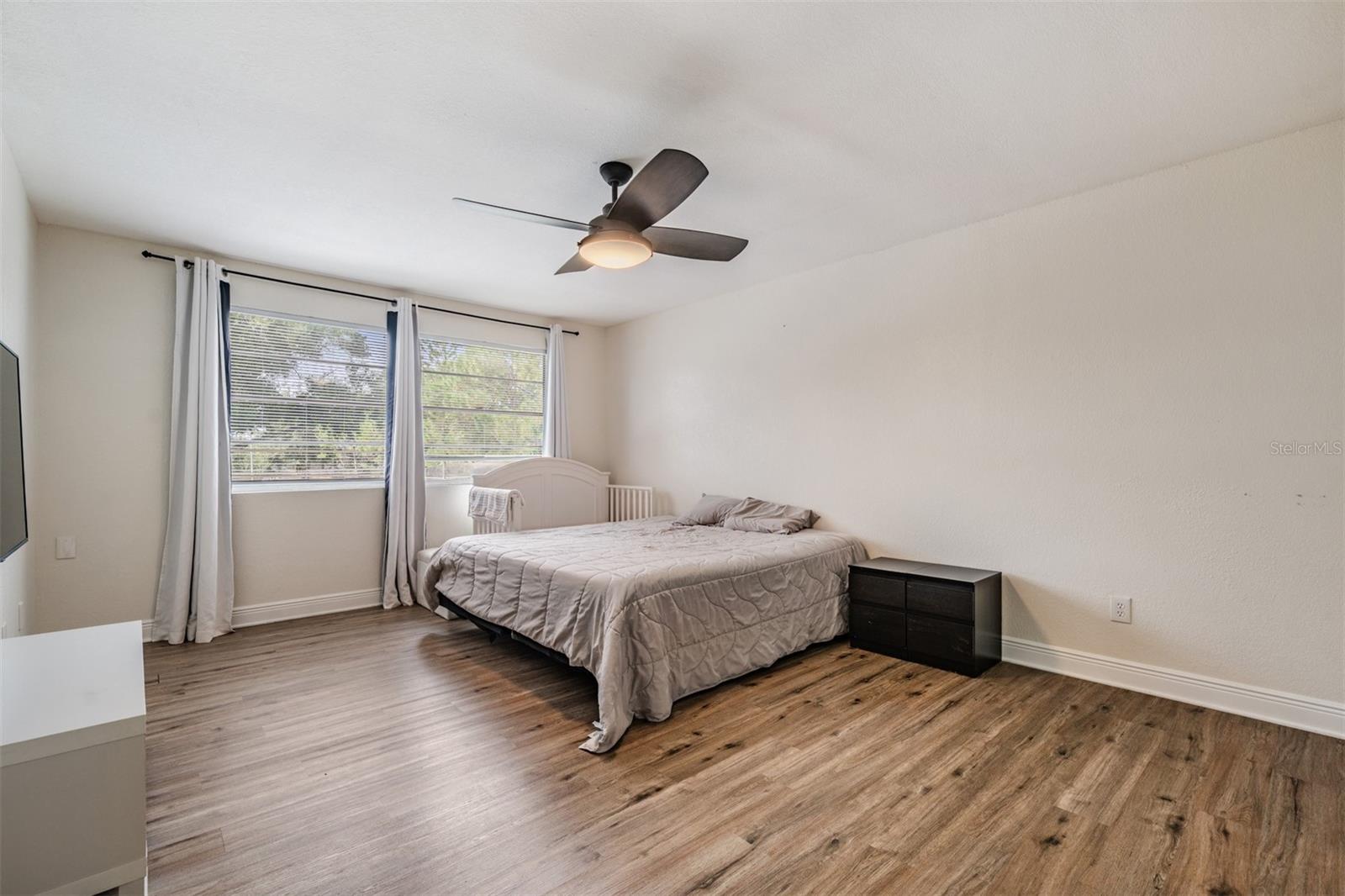 Image 13 of 32 For 5218 Headland Hills Avenue