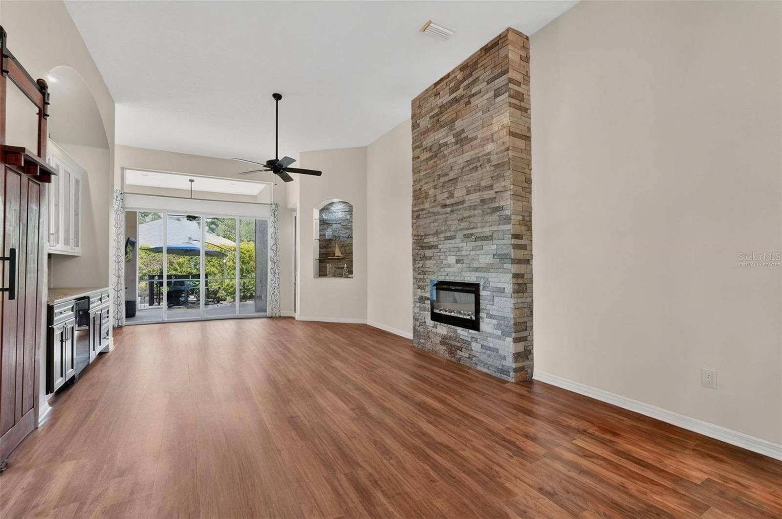 Image 10 of 81 For 5515 Simonton Street