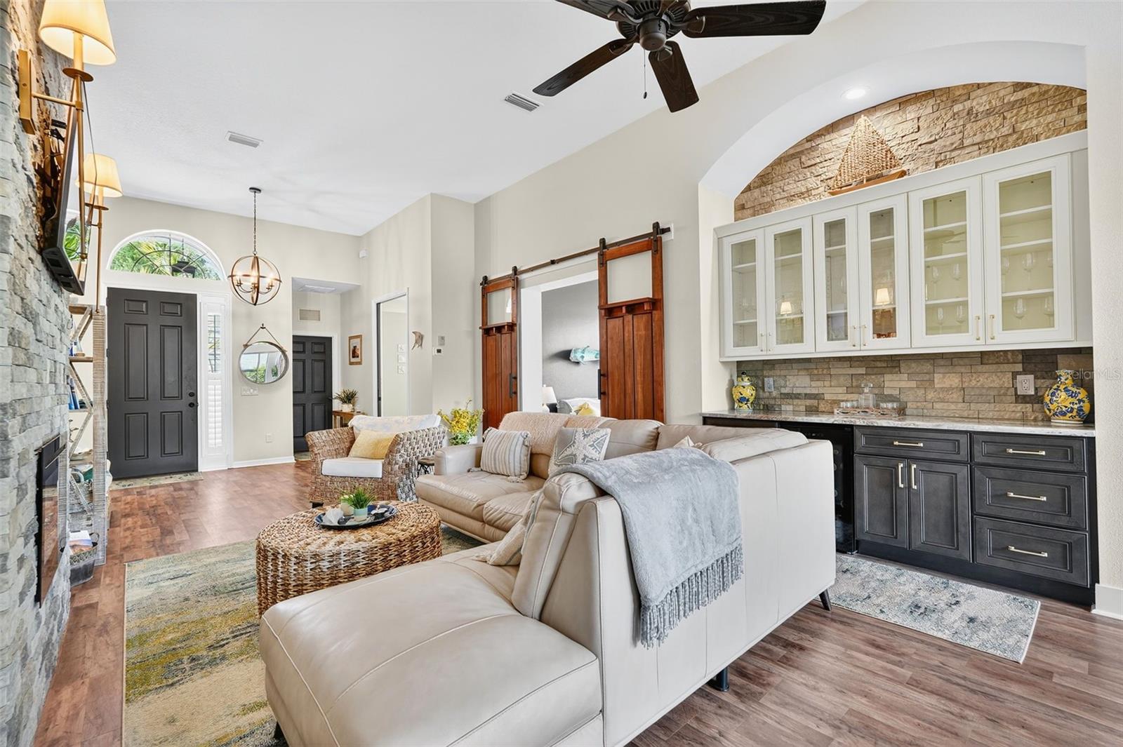 Image 11 of 81 For 5515 Simonton Street
