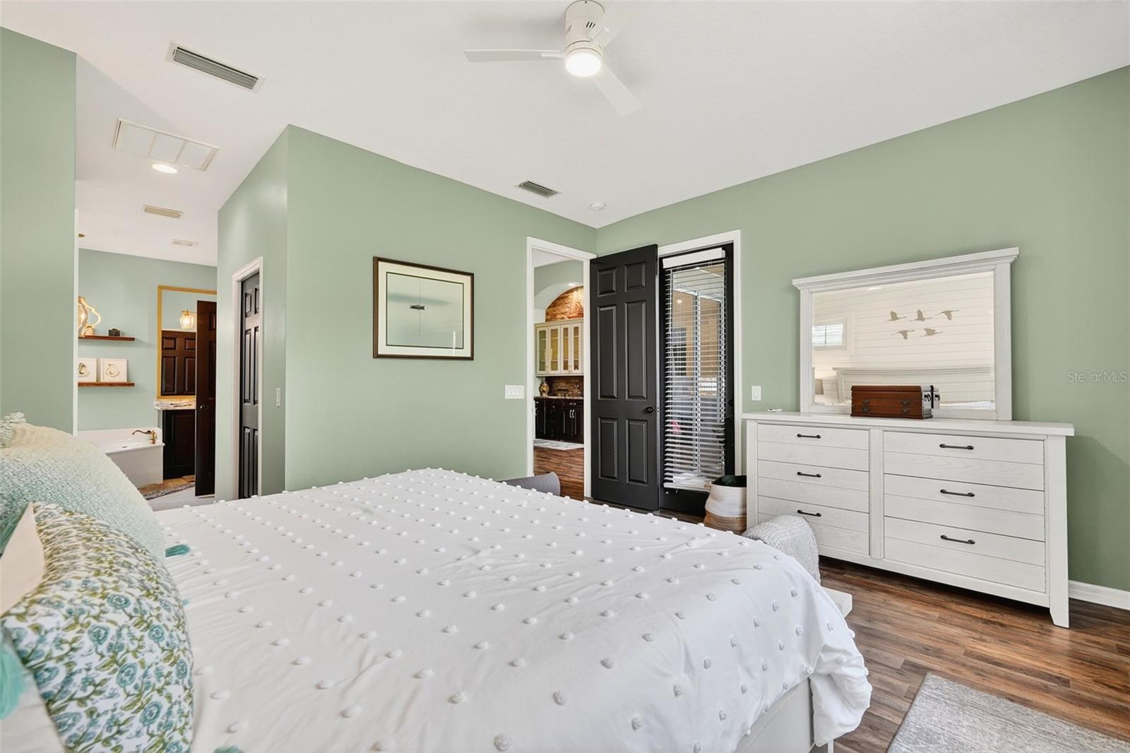 Image 39 of 81 For 5515 Simonton Street