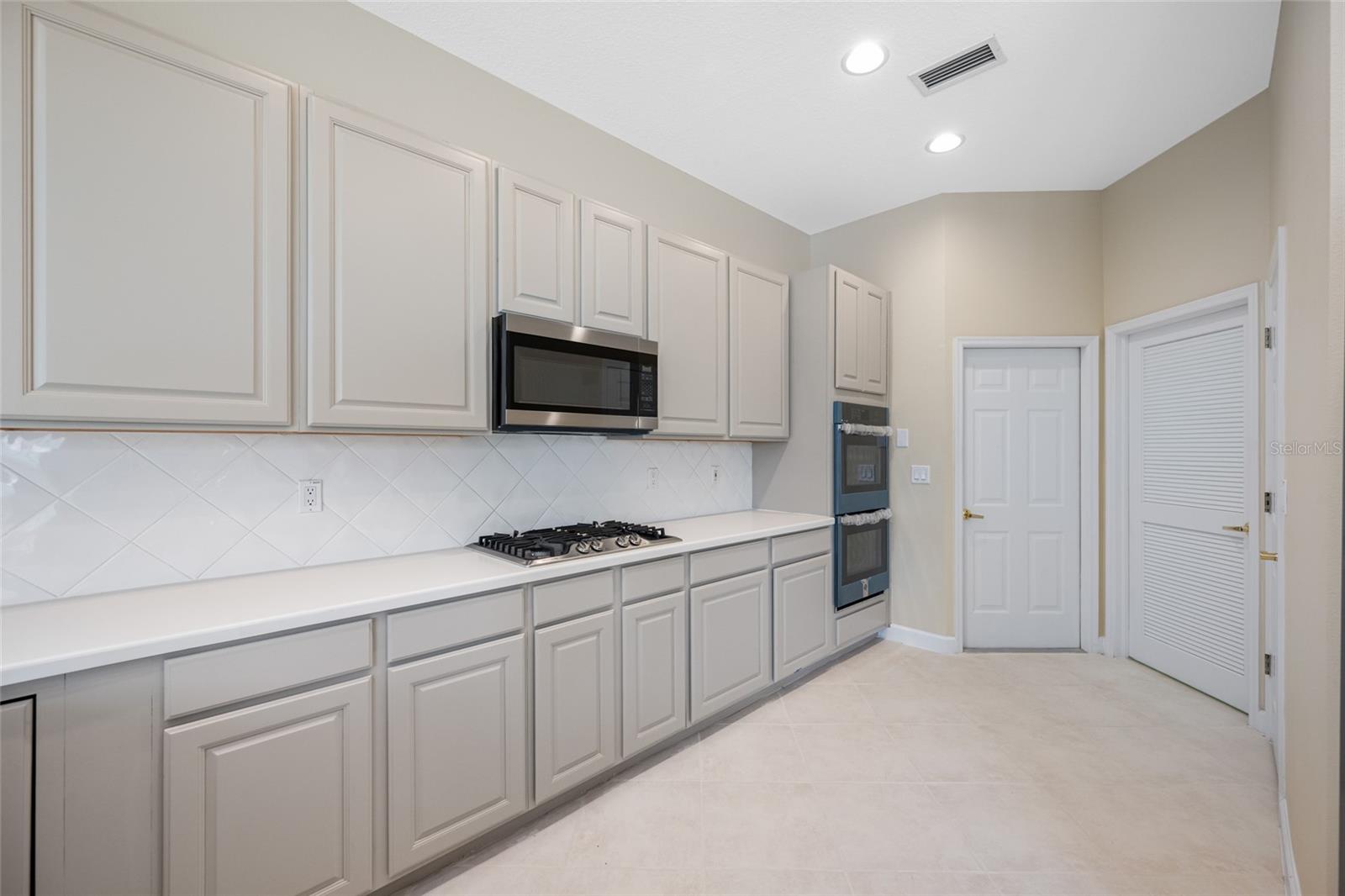 Image 10 of 50 For 7719 Aralia Way