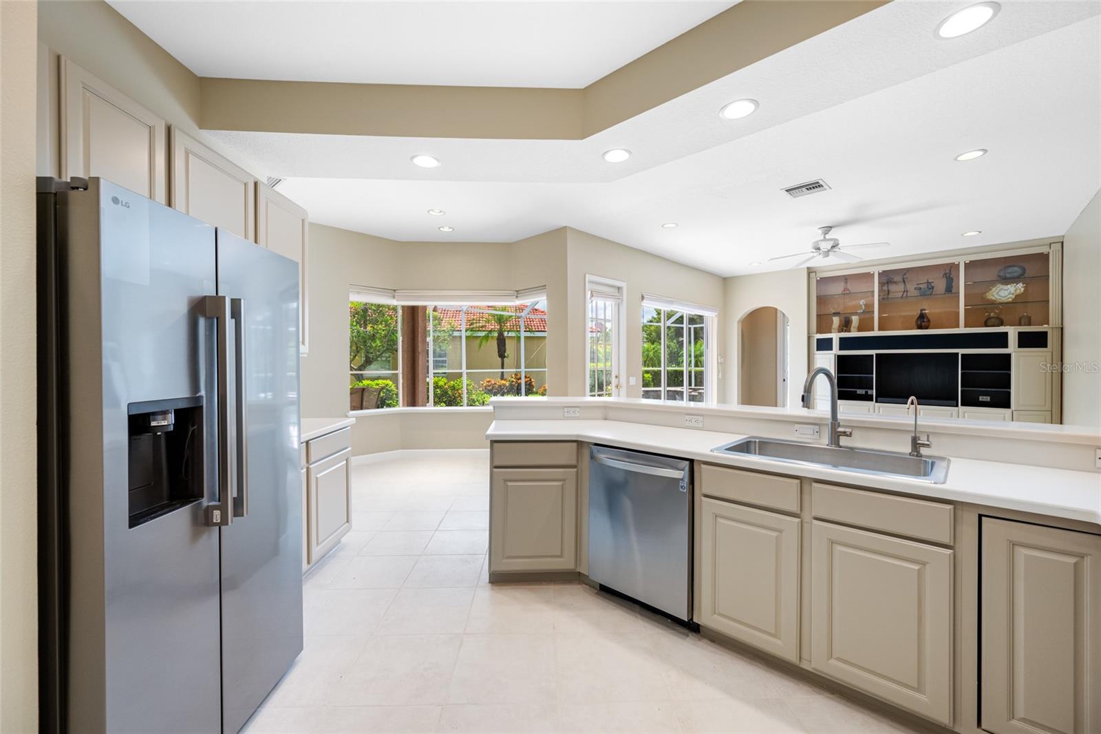 Image 11 of 50 For 7719 Aralia Way